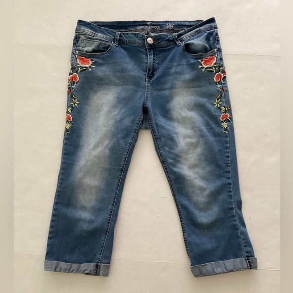 Almost Famous Embroidered Cropped Jeans Sz 14 - Picture 1 of 8